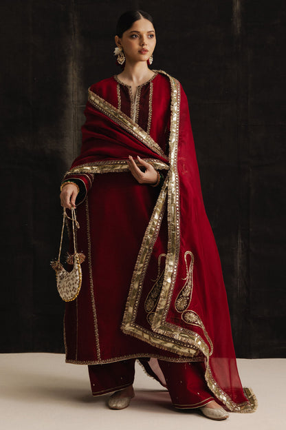 Zara Shahjahan | Studio Portraits | Raniya