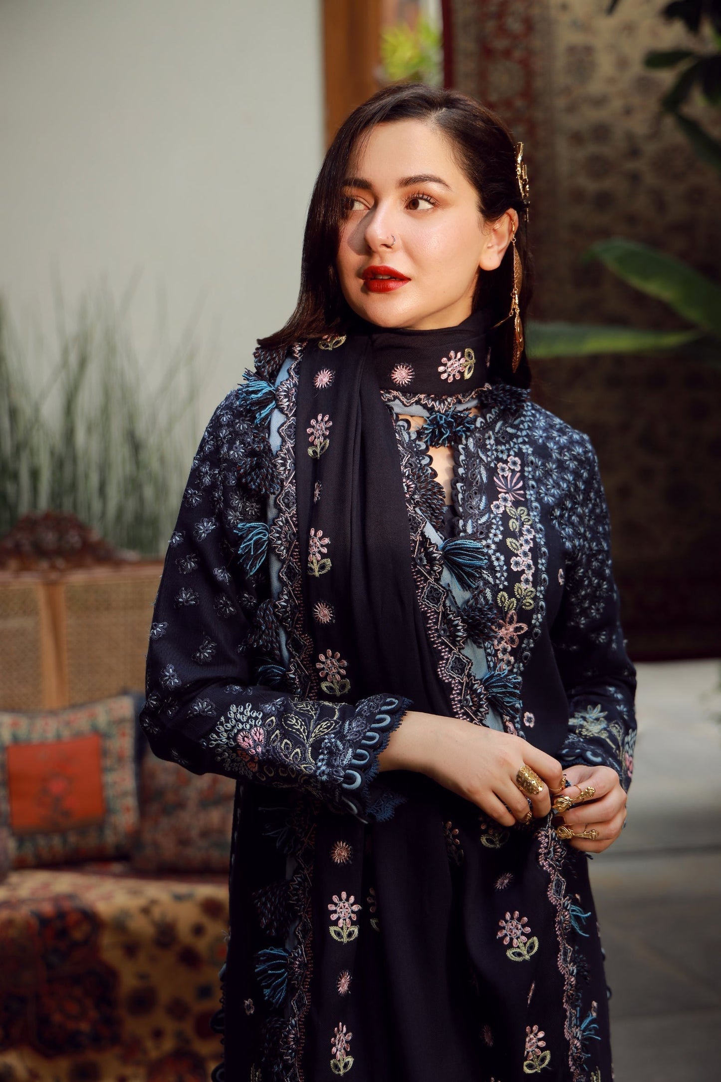 Maryam Hussain | Winter Shawl 25 | Roohi