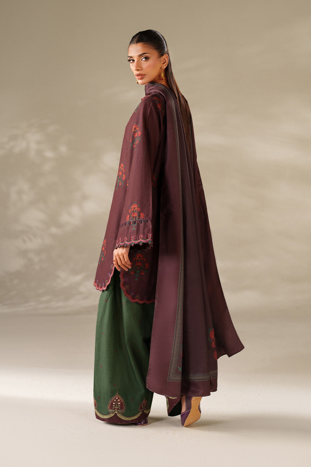 Iznik | Winter Chapter 25 | UE-562 Printed Khaddar