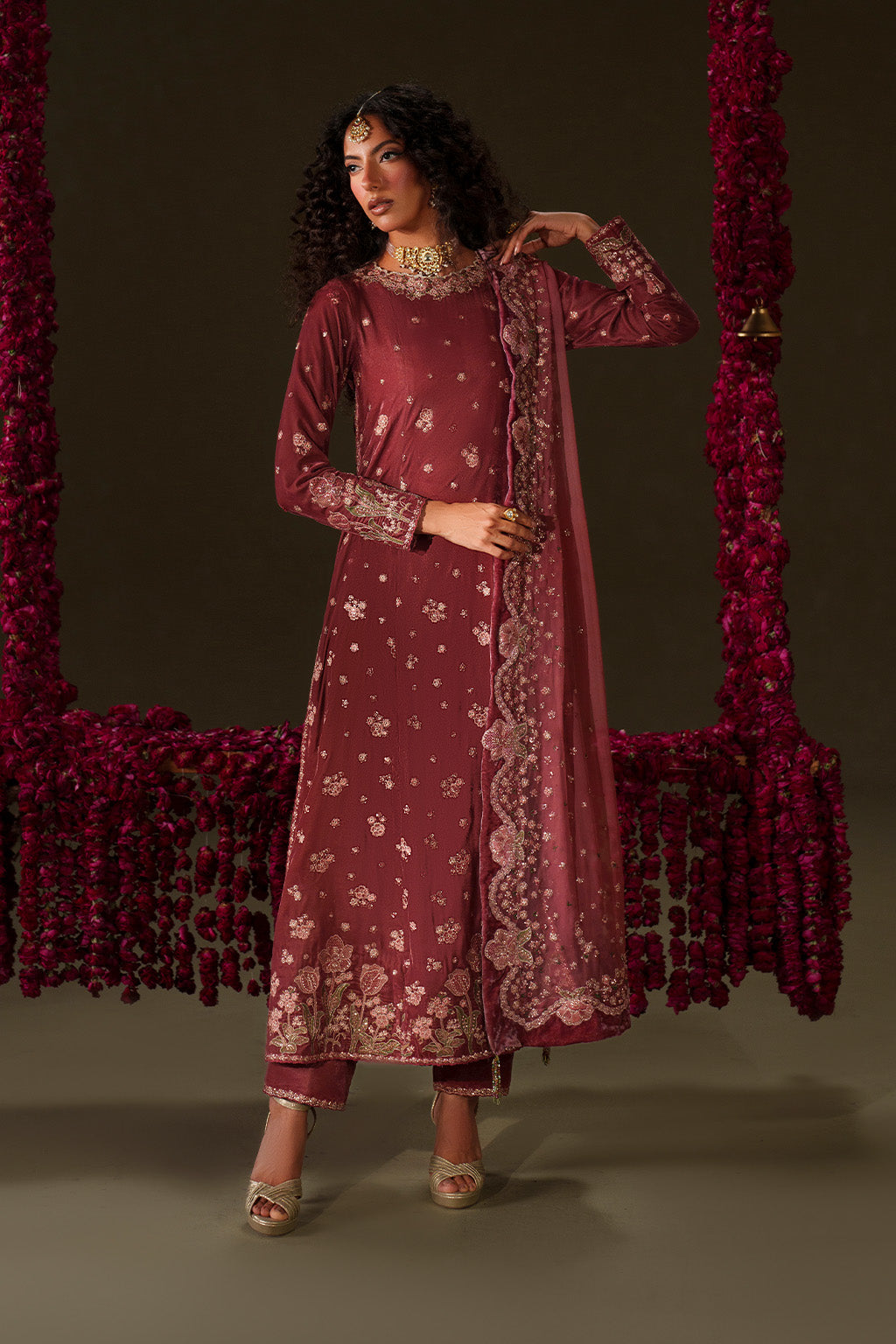 Iznik | Velvet 25 | IV-75 Embroidered Velvet