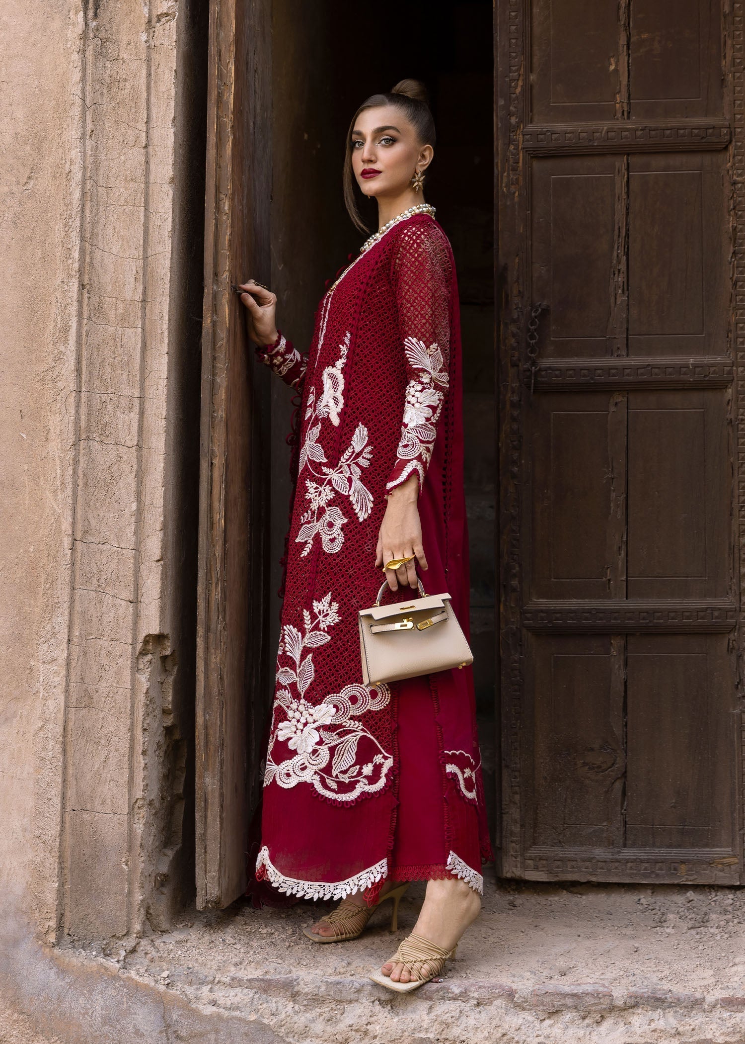 Crimson | Tasawar 25 | ONE TRUE LOVE - D6A