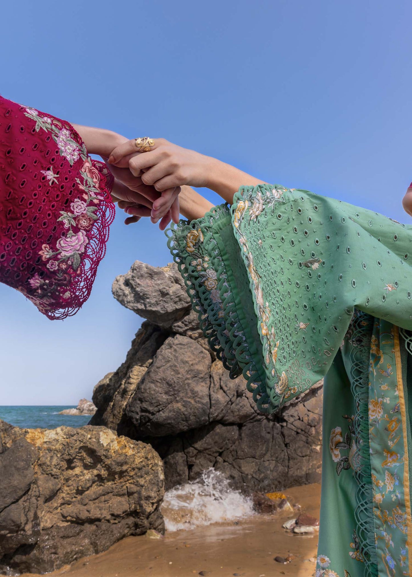 Crimson | Flow by Crimson | Parsi Threads - D5 B