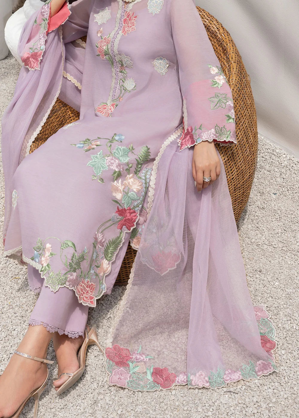 Saira Shakira | Rosea Casual Pret 25 | Irisé