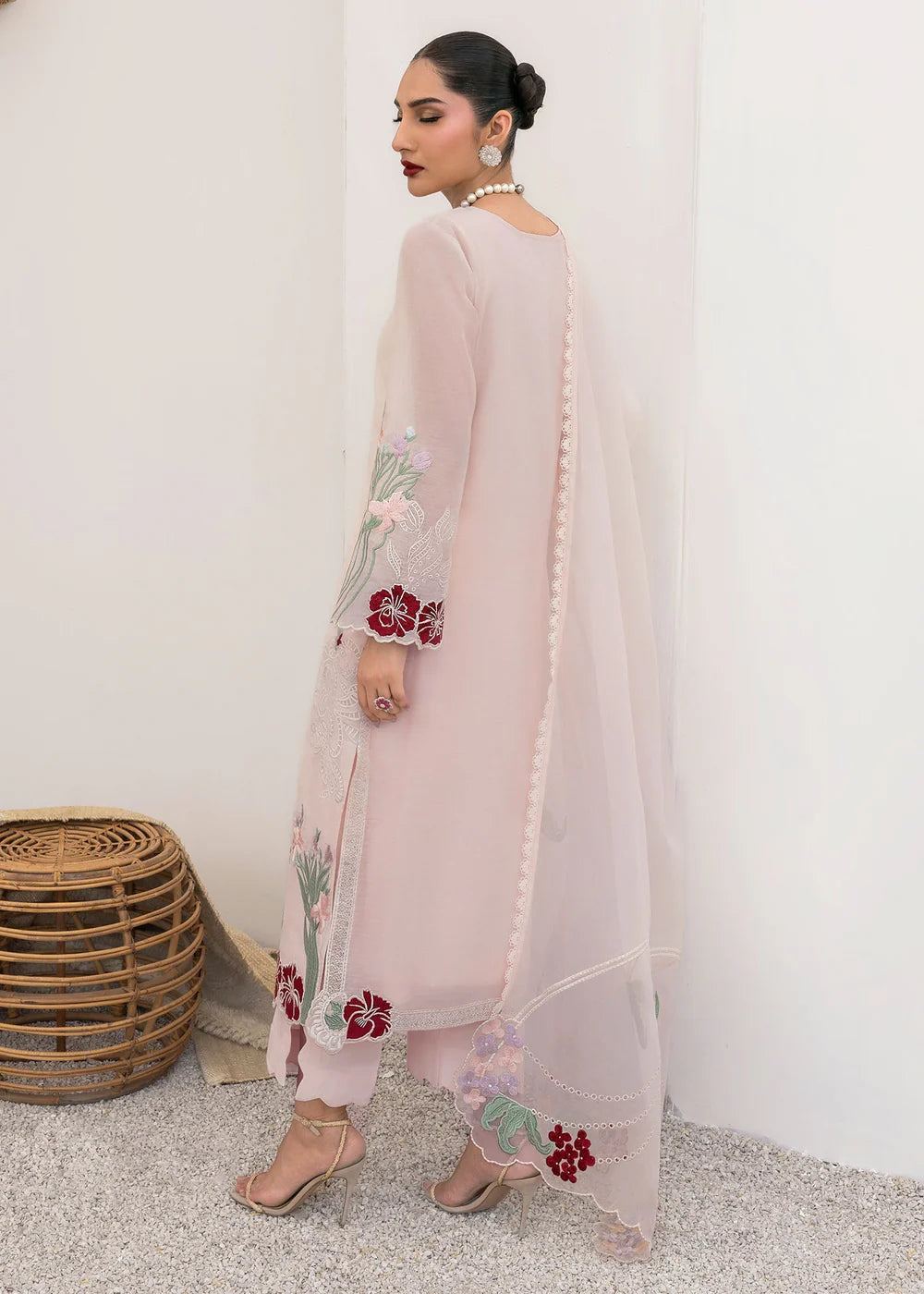 Saira Shakira | Rosea Casual Pret 25 | Petaline