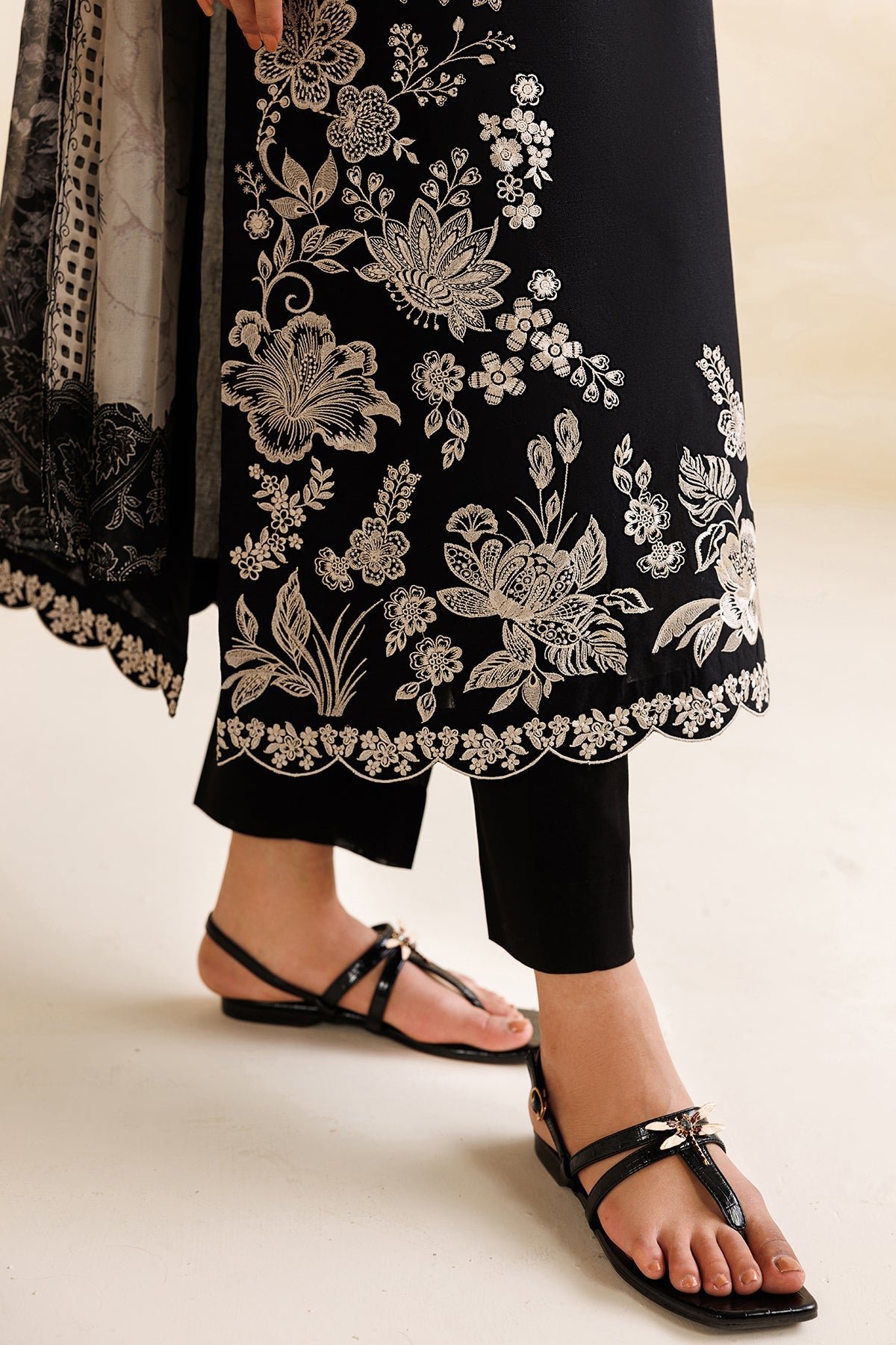 Baroque | Embroidered Lawn | SF-4471