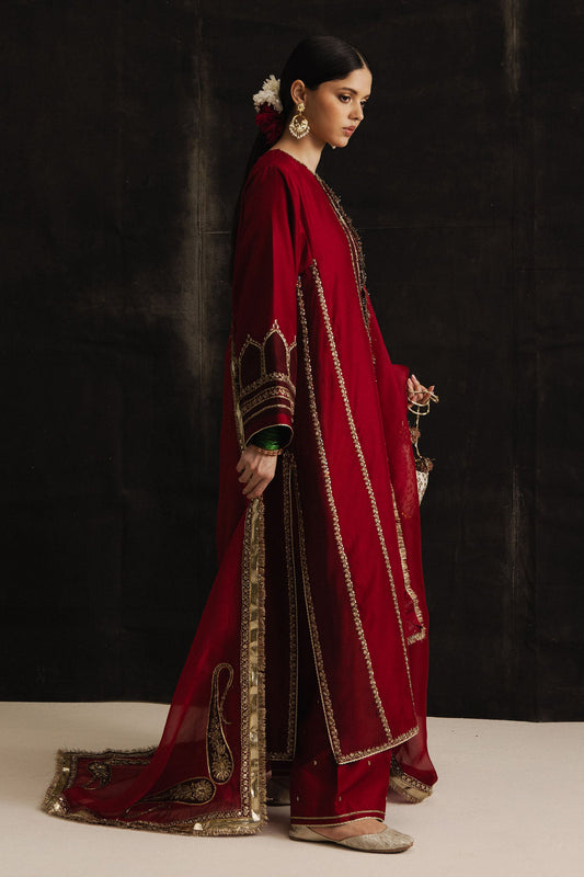 Zara Shahjahan | Studio Portraits | Raniya