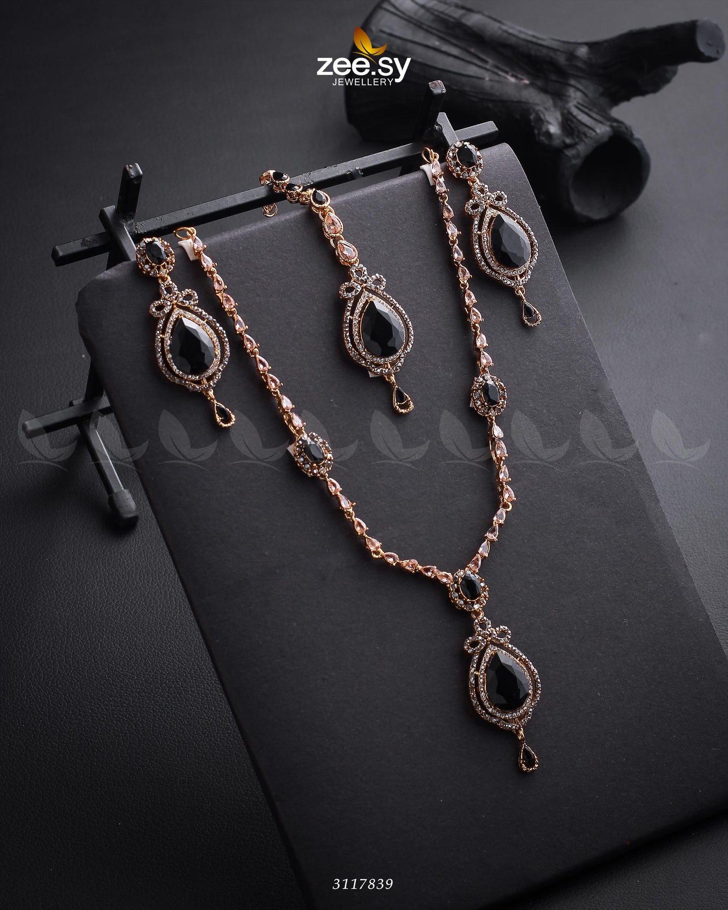 Syra Yousuf Necklace Set - Libasekhas