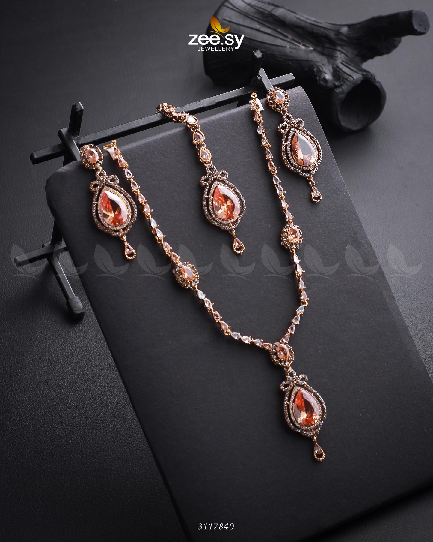 Syra Yousuf Necklace Set - Libasekhas