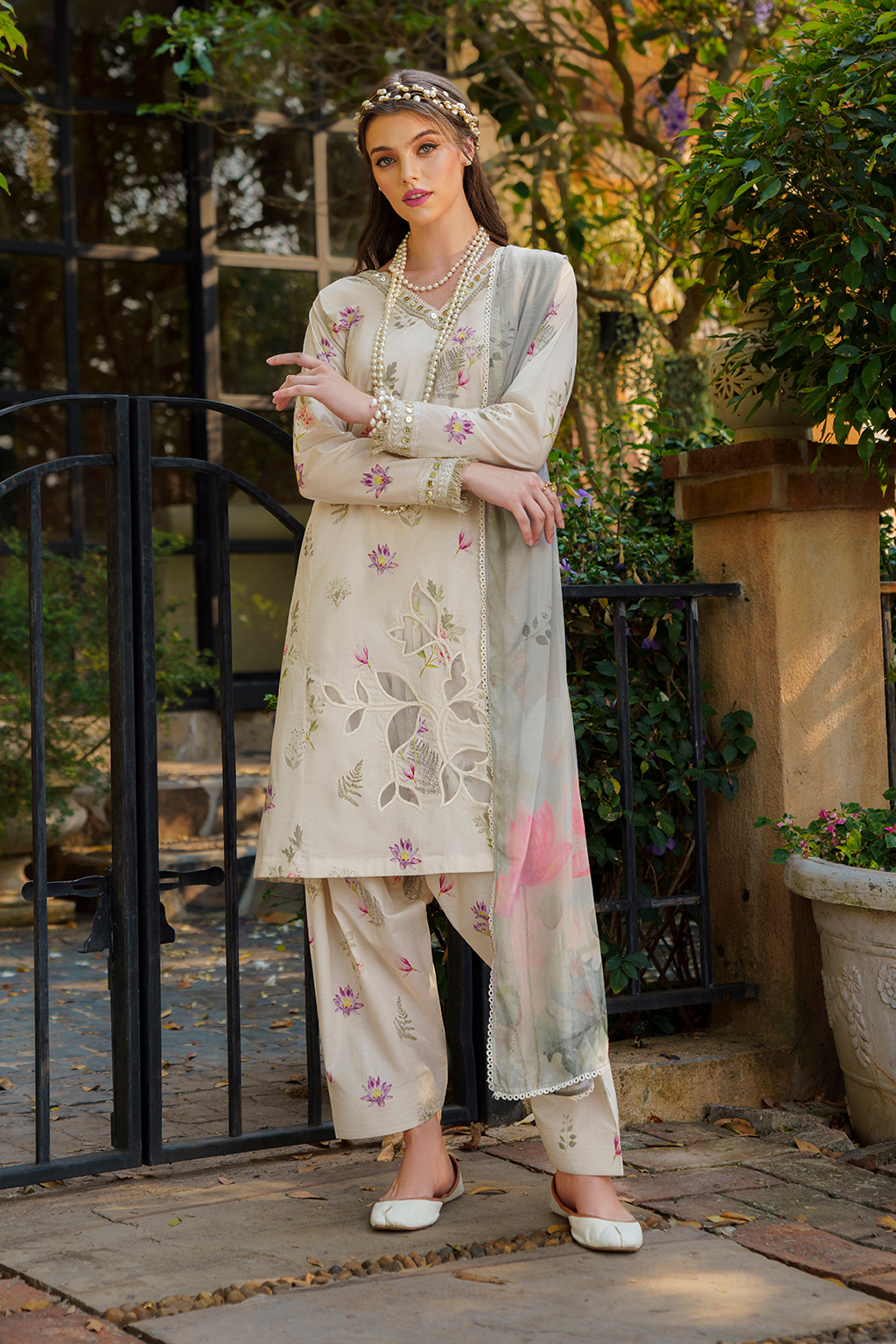 Iznik | Exclusive Lawn | UE-236 PRINTED LAWN