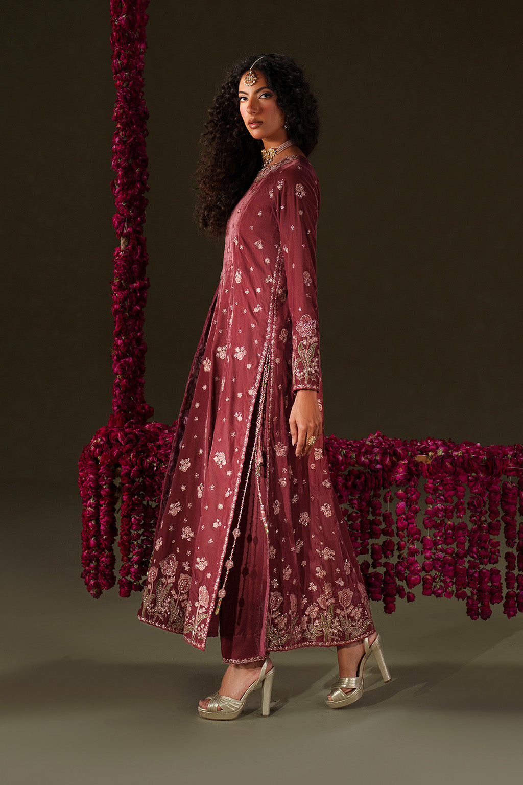 Iznik | Velvet 25 | IV-75 Embroidered Velvet