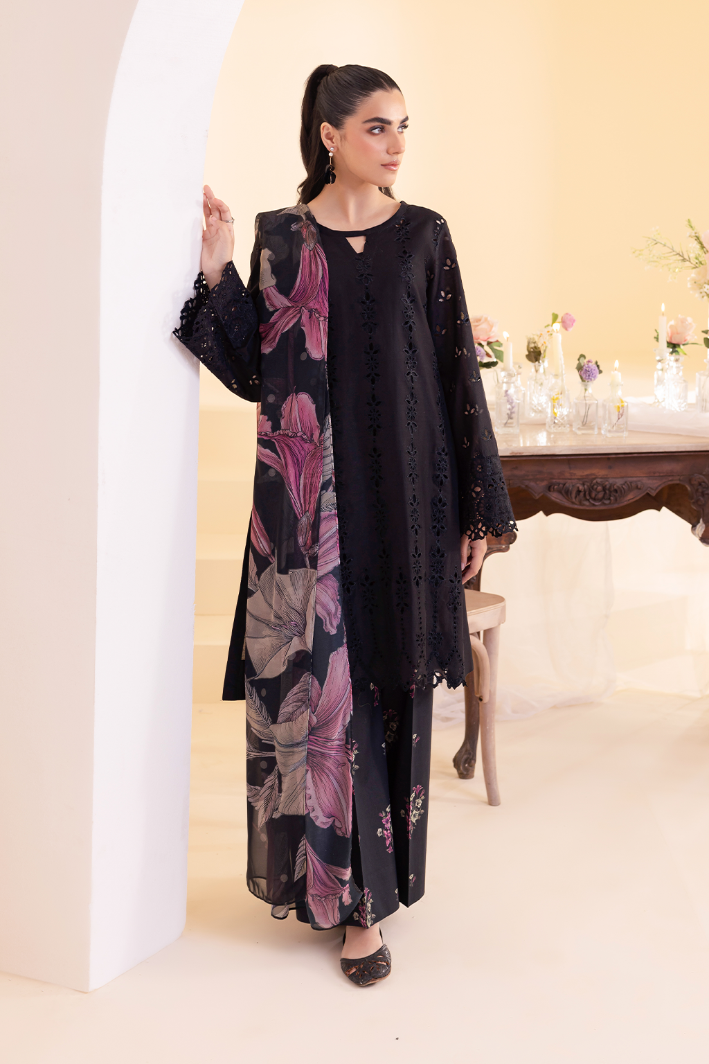 Iznik | Exclusive Lawn | UE-253 EMBROIDERED LAWN