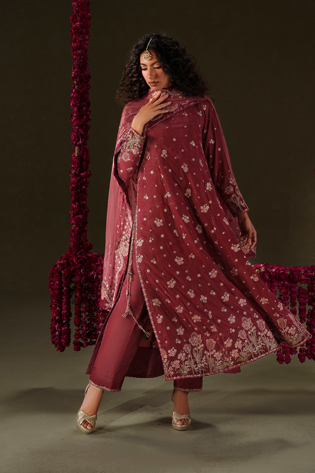 Iznik | Velvet 25 | IV-75 Embroidered Velvet