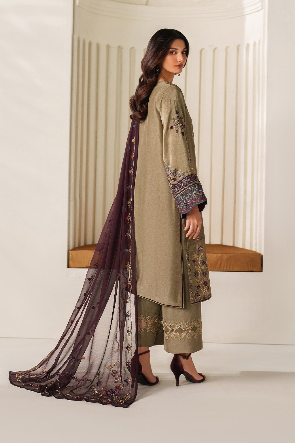 Iznik | Exclusive Formals | UE-614 Embroidered Ramen Silk
