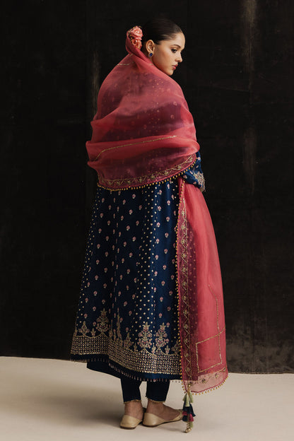 Zara Shahjahan | Studio Portraits | Parizaad