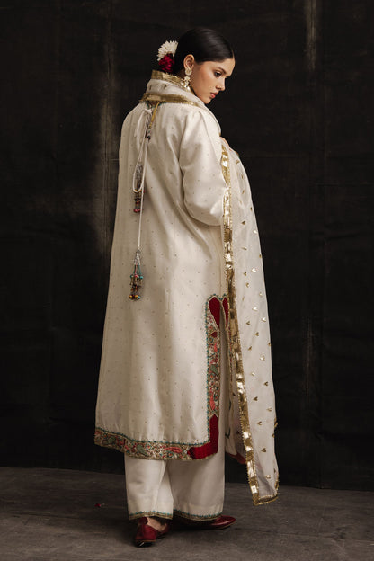 Zara Shahjahan | Studio Portraits | Peepal