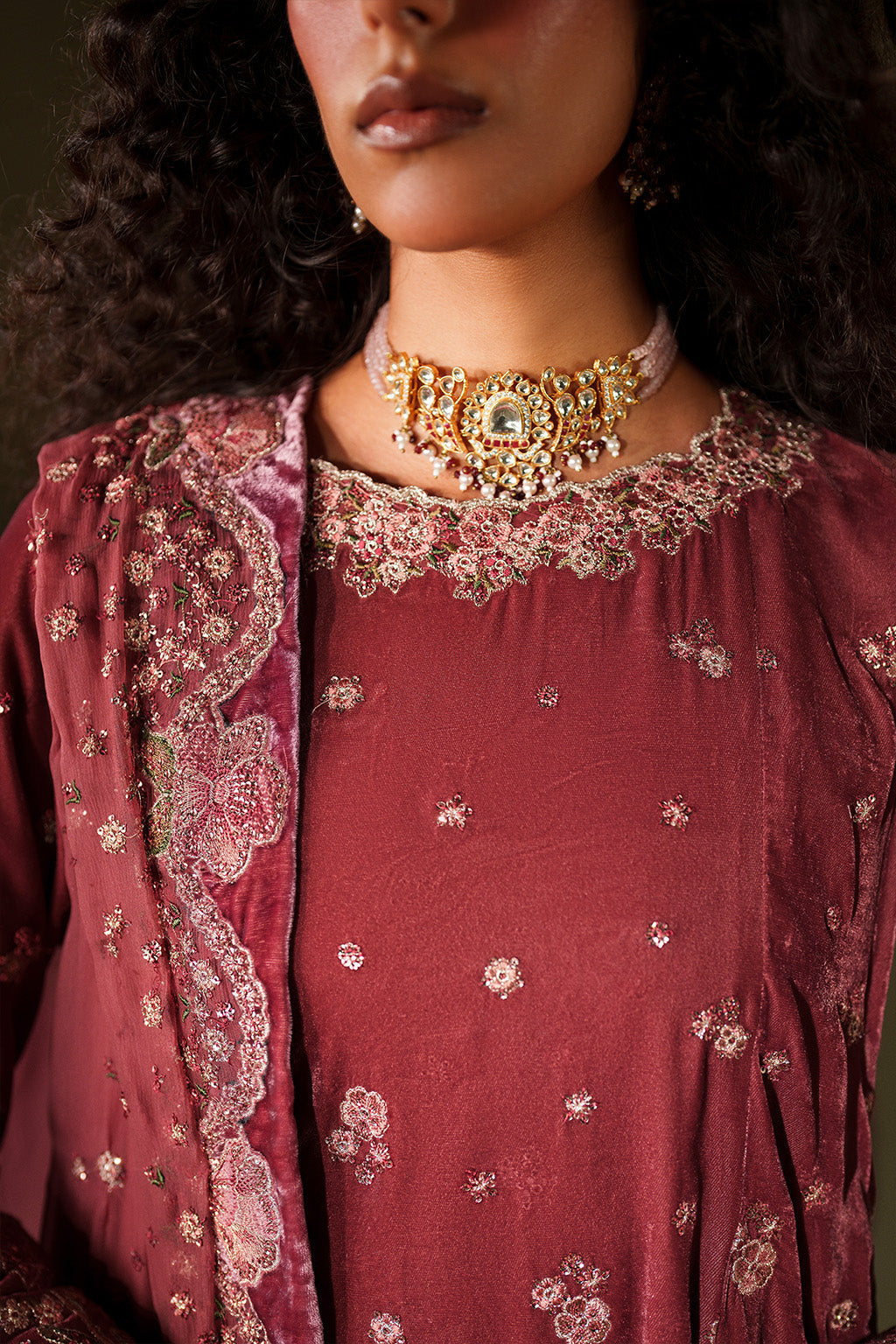 Iznik | Velvet 25 | IV-75 Embroidered Velvet