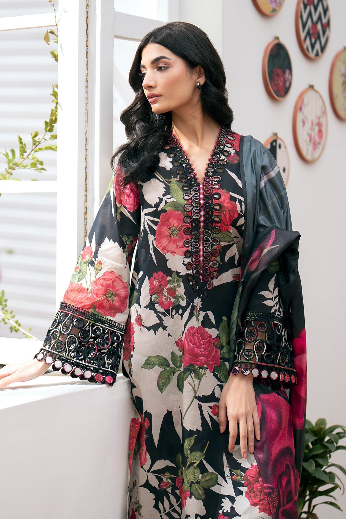 Baroque | Embroidered Lawn | SF-532