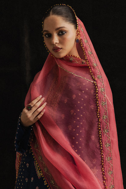 Zara Shahjahan | Studio Portraits | Parizaad