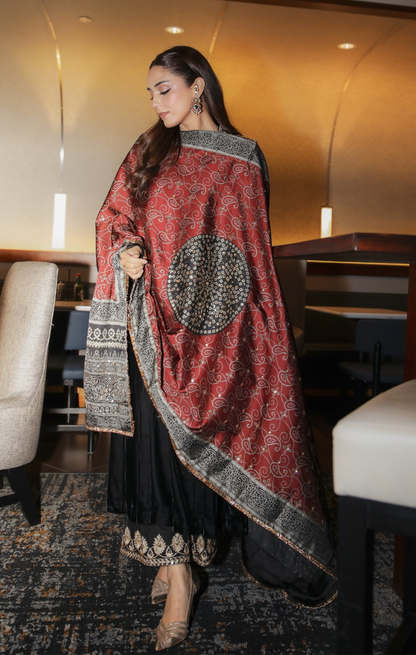Maya | Viola Luxe Velvet 25 | SURMAI