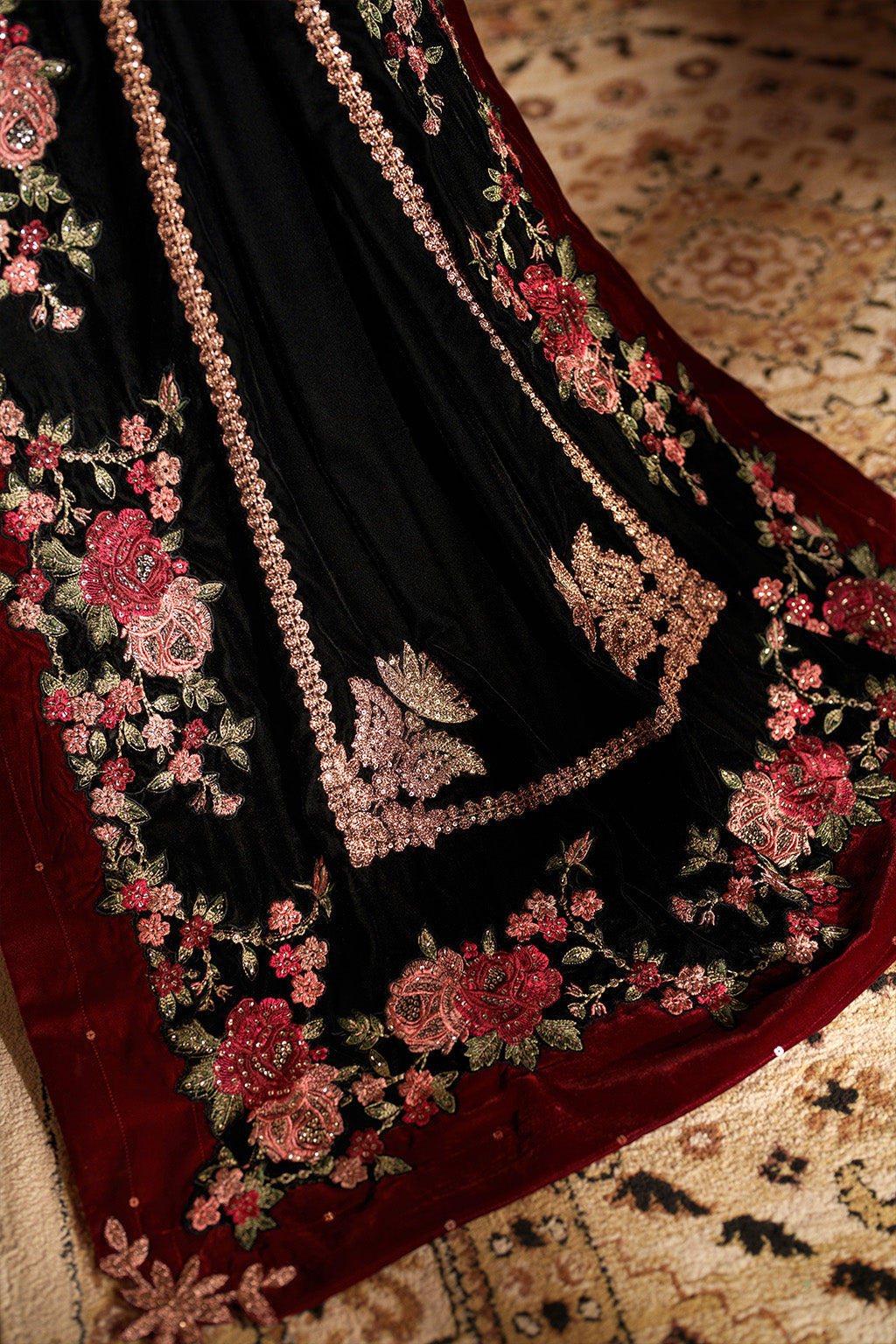 Iznik | Velvet 25 | IV-59 Embroidered Velvet