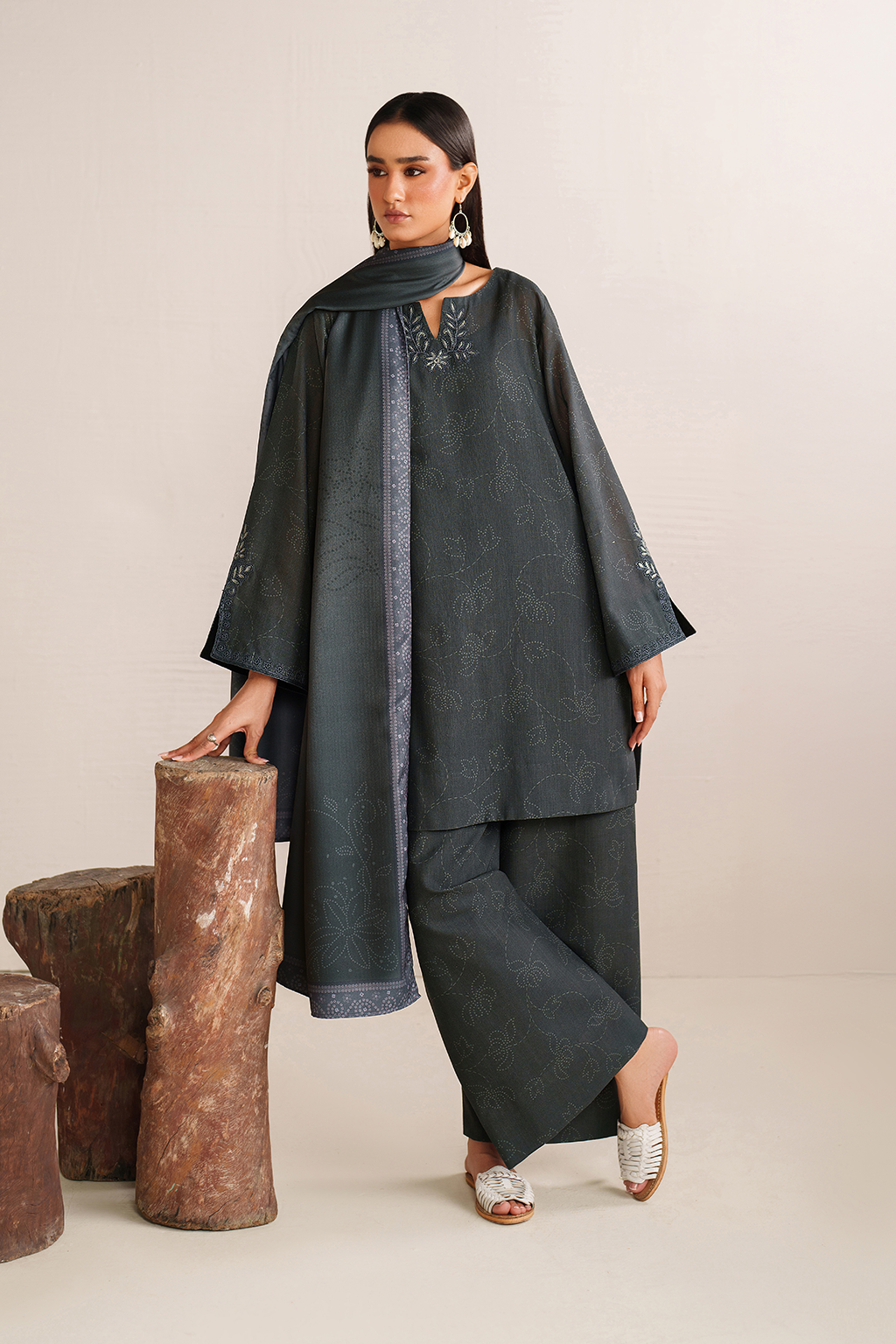 Iznik | Winter Chapter 25 | UE-572 Printed Khaddar