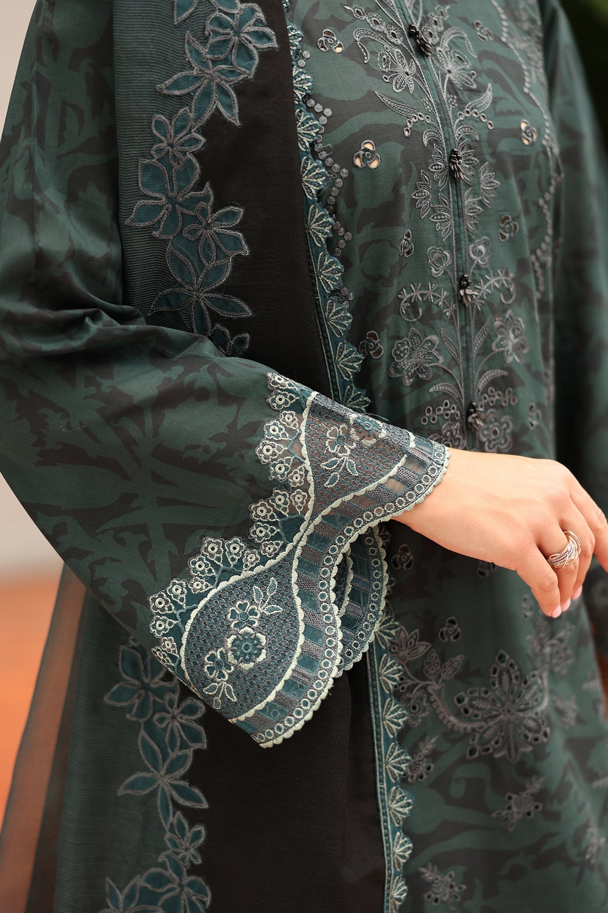 Baroque | Embroidered Lawn | SF-4253