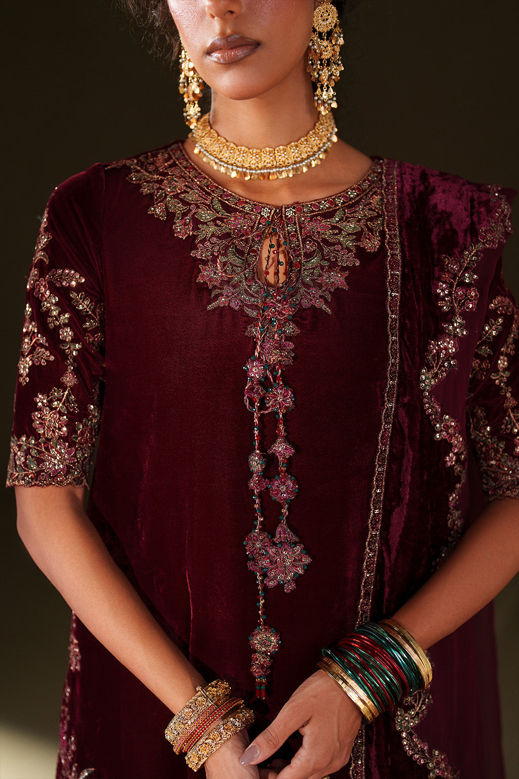 Iznik | Velvet 25 | IV-71 Embroidered Velvet