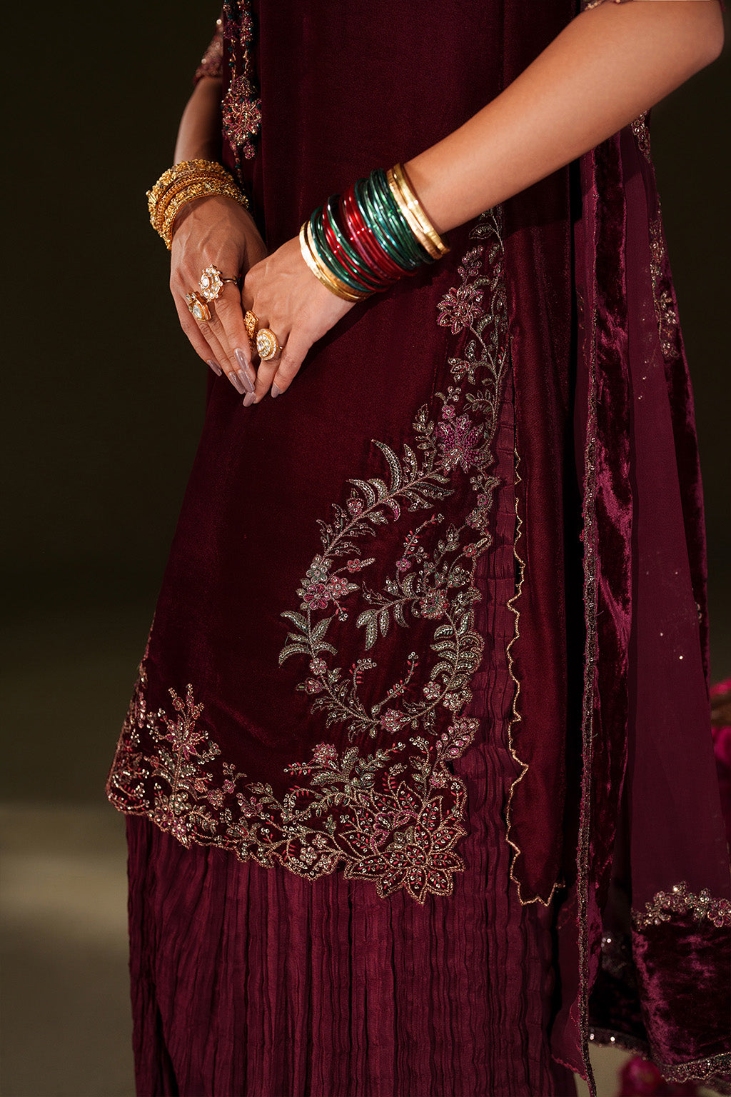Iznik | Velvet 25 | IV-71 Embroidered Velvet