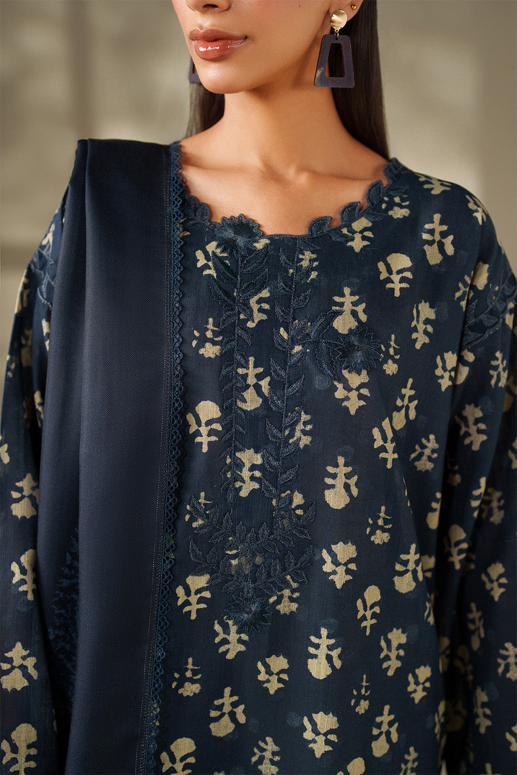 Iznik | Winter Chapter 25 | UE-560 Printed Khaddar