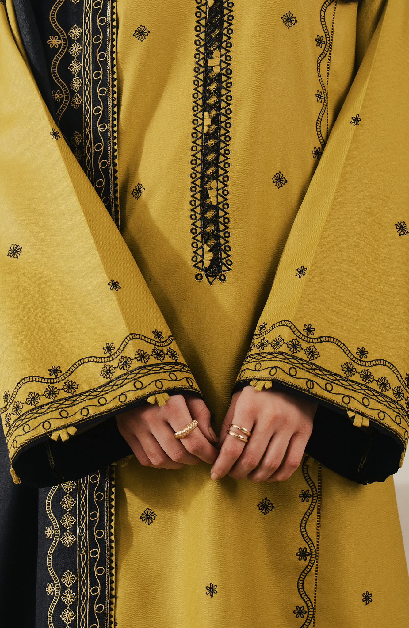 Seran | Winter Embroidered 25 | Auren