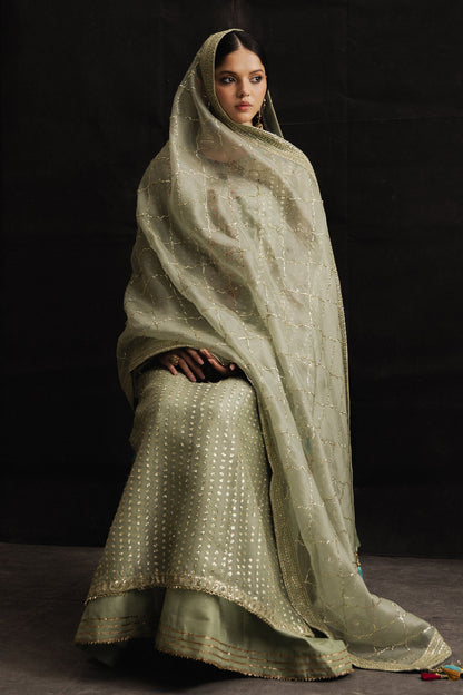 Zara Shahjahan | Studio Portraits | Marvi
