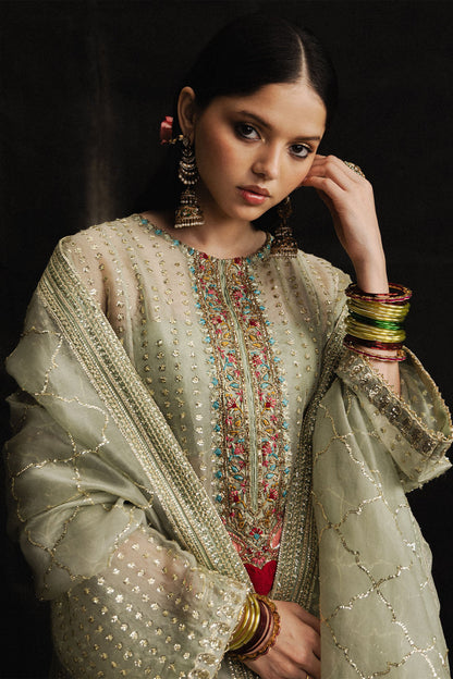 Zara Shahjahan | Studio Portraits | Marvi