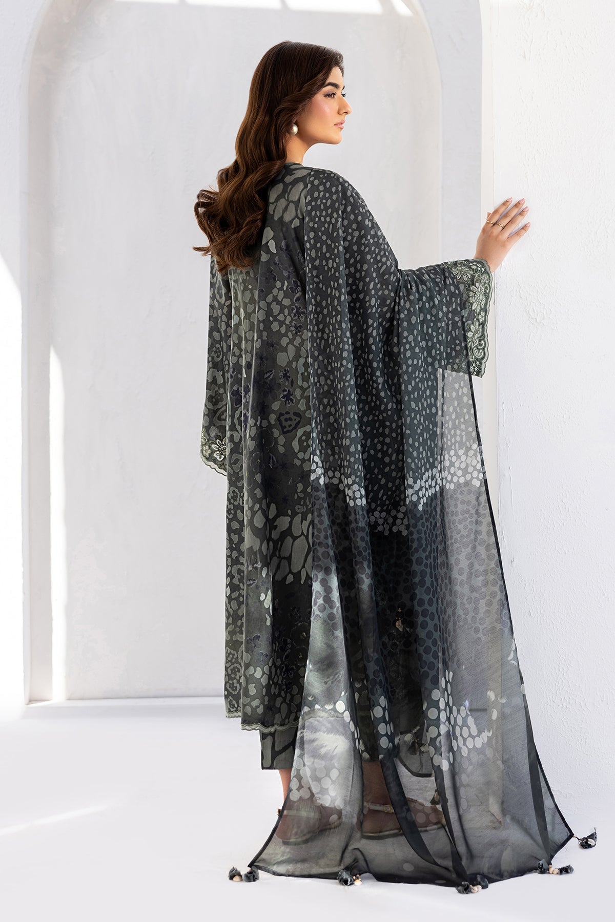 Baroque | Embroidered Lawn | SF-4454
