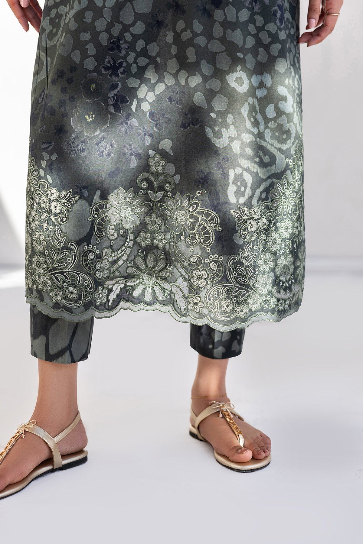 Baroque | Embroidered Lawn | SF-4454