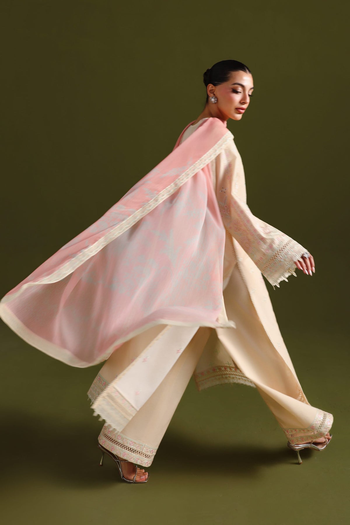 Akbar Aslam | Pret Lawn 26 | Esmira