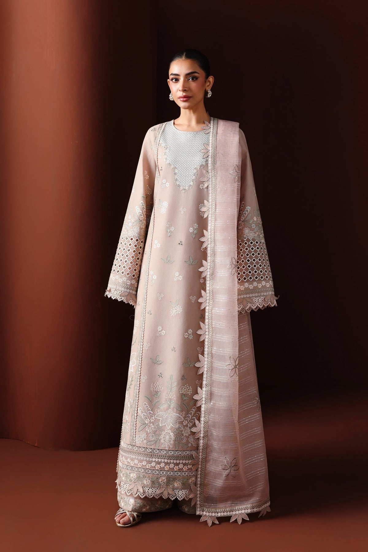 Akbar Aslam | Elan Luxury Lawn 26 | Yasmina