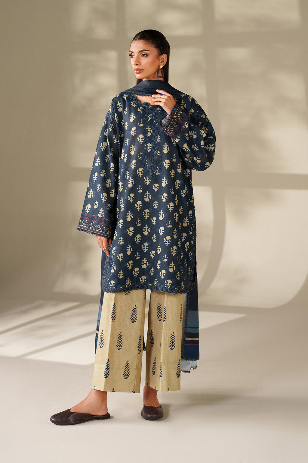 Iznik | Winter Chapter 25 | UE-560 Printed Khaddar