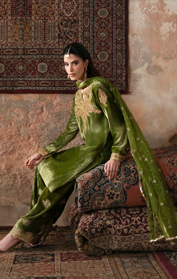 Maya | Viola Luxe Velvet 25 | TALIYA