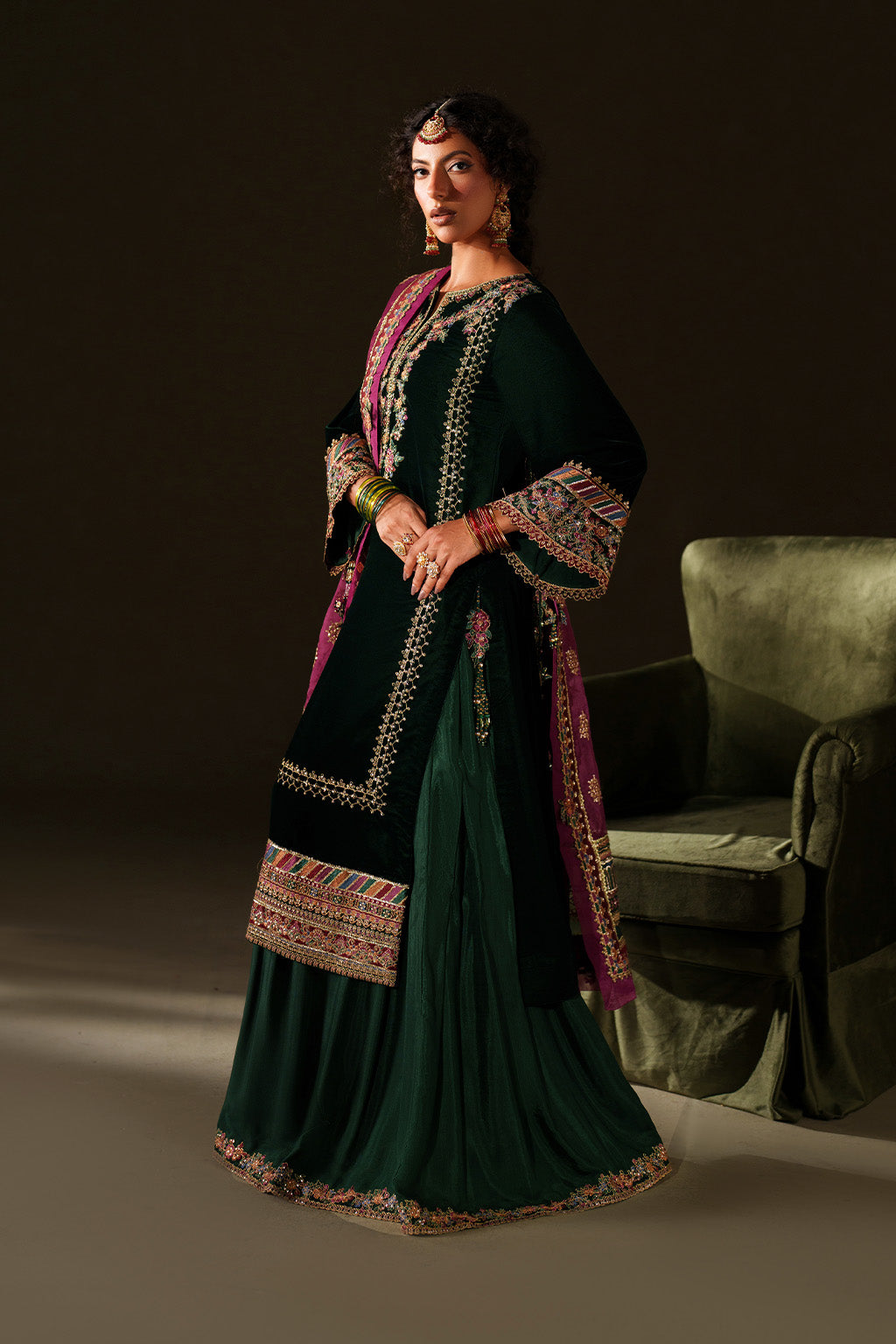 Iznik | Velvet 25 | IV-74 Embroidered Velvet
