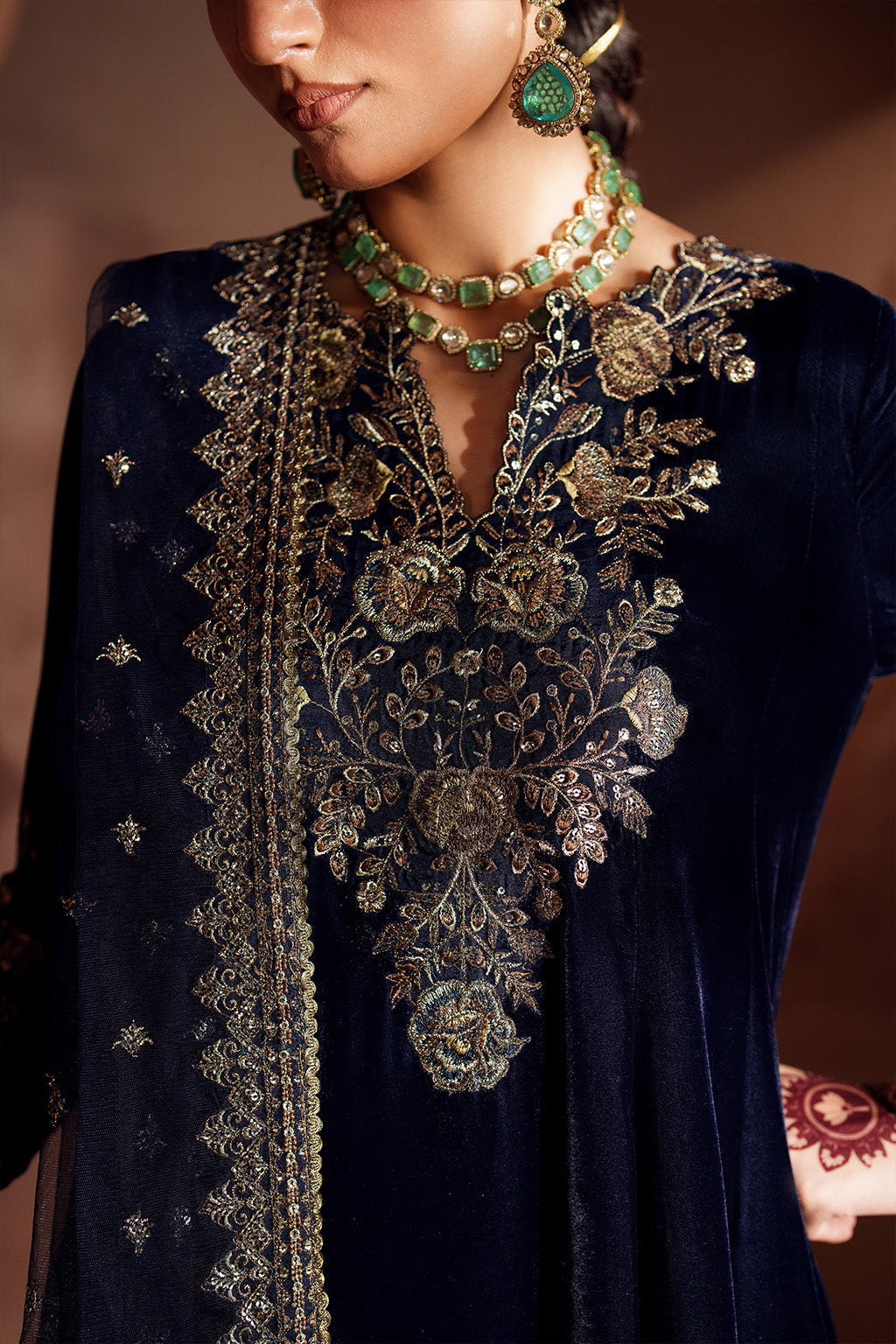 Iznik | Velvet 25 | IV-66 Embroidered Velvet
