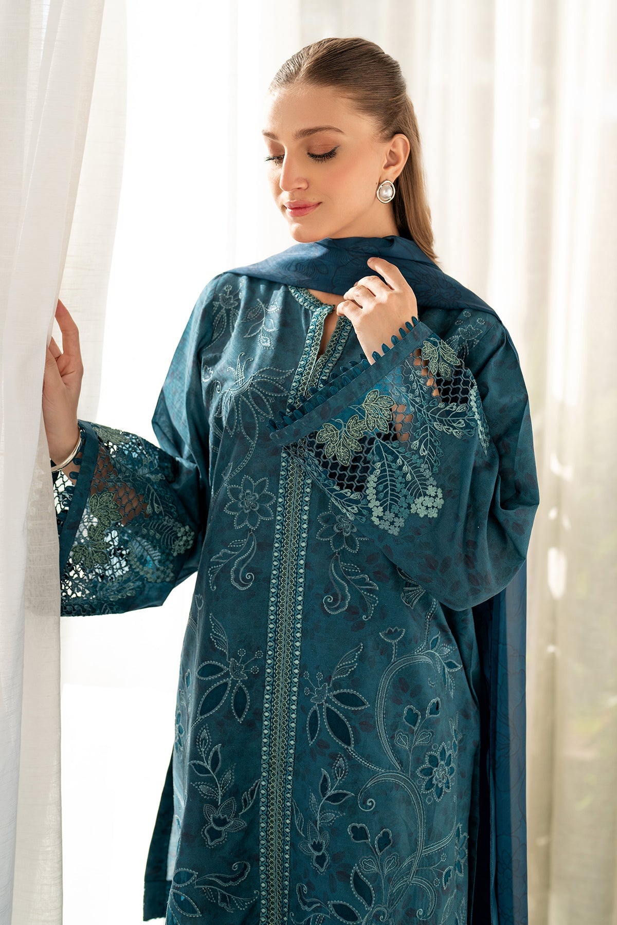 Baroque | Embroidered Lawn | SF-4097