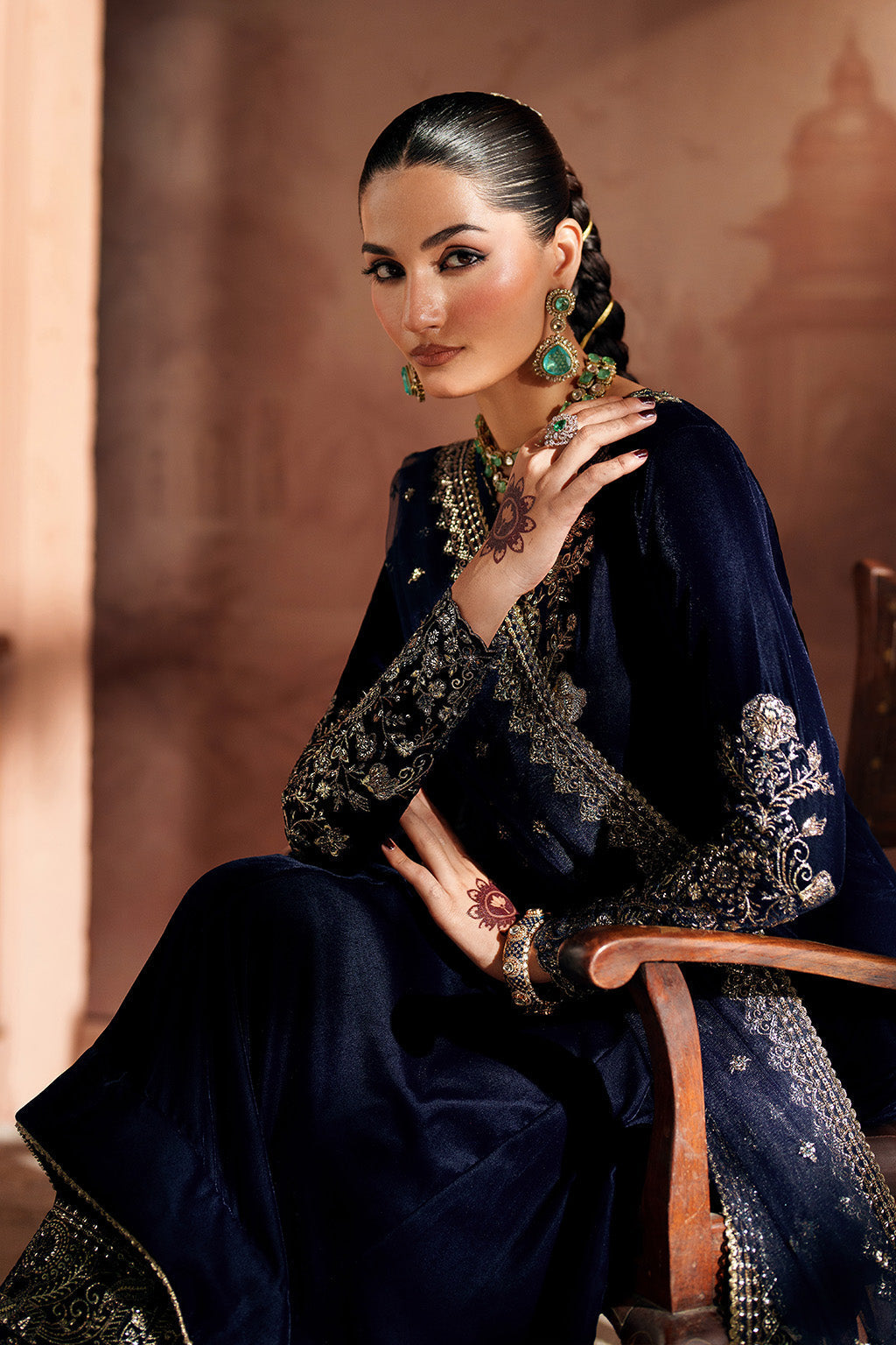 Iznik | Velvet 25 | IV-66 Embroidered Velvet