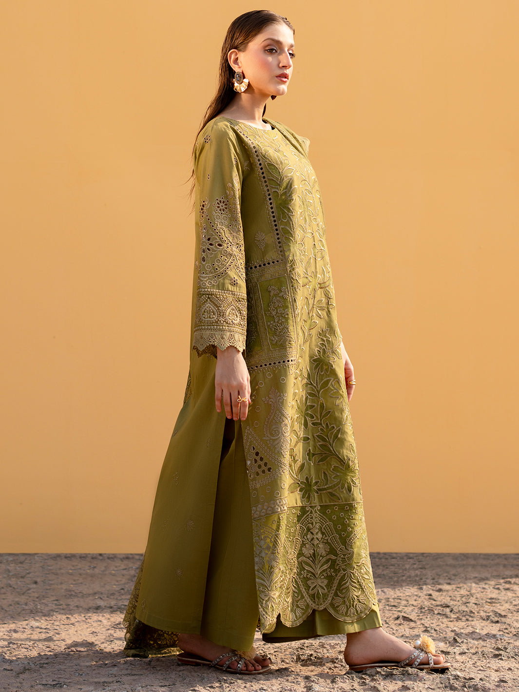 Mahnur | Sirena Luxury Lawn 25 | Adrienne - House Of Anaya