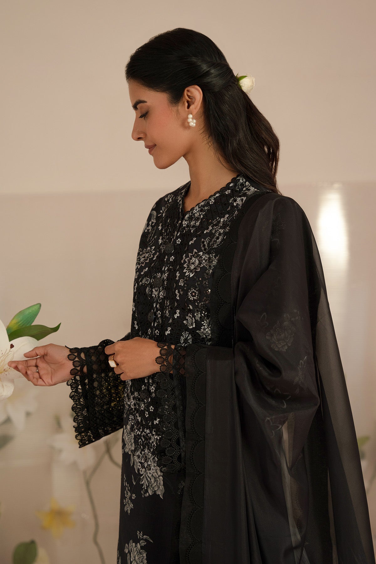 Afrozeh | Floral Charm 25 | Lupine