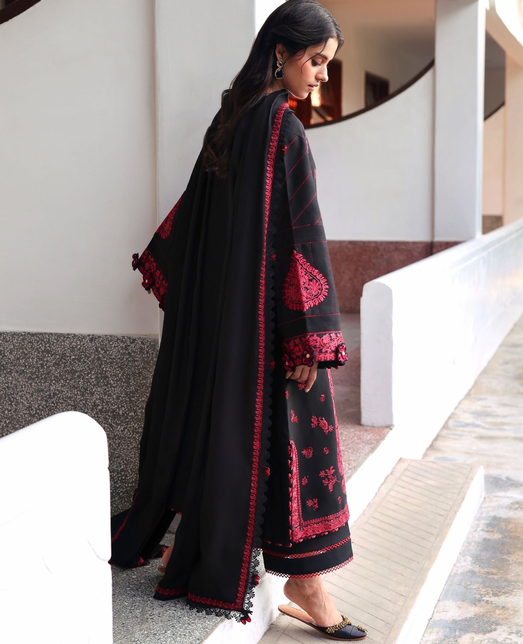 Republic Womenswear | Amaris Luxury Shawl 25 | Almira