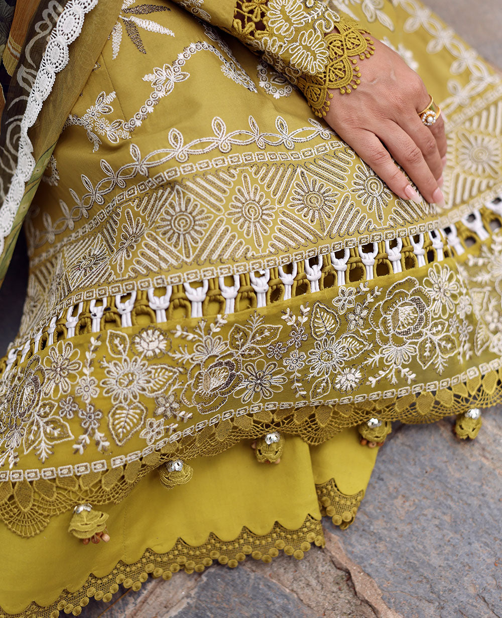 Republic Womenswear | Talia Luxury Lawn 25 | D1-A - Numa