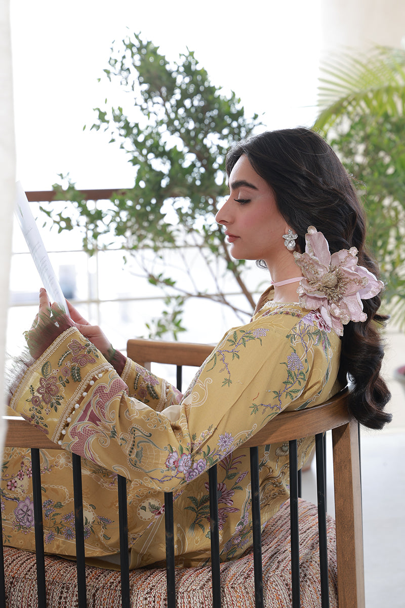 Gulaal | Delia Lawn | Esme