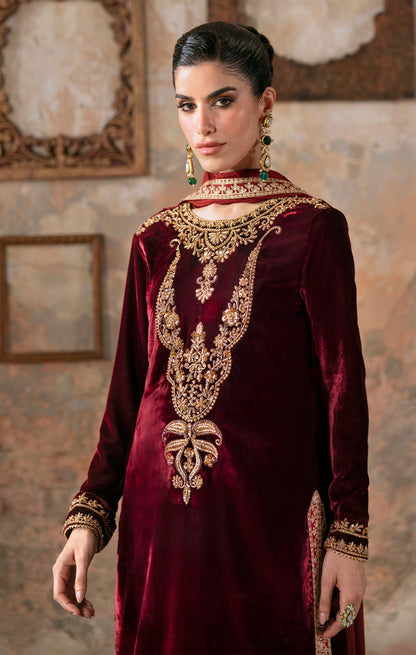 Maya | Viola Luxe Velvet 25 | NYRA