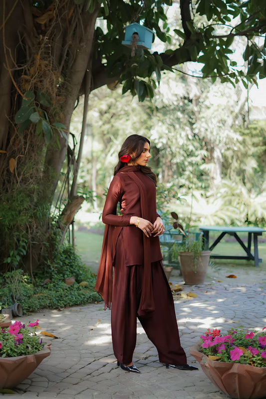 Erum Khan | Nue 25 | Espresso Gloe