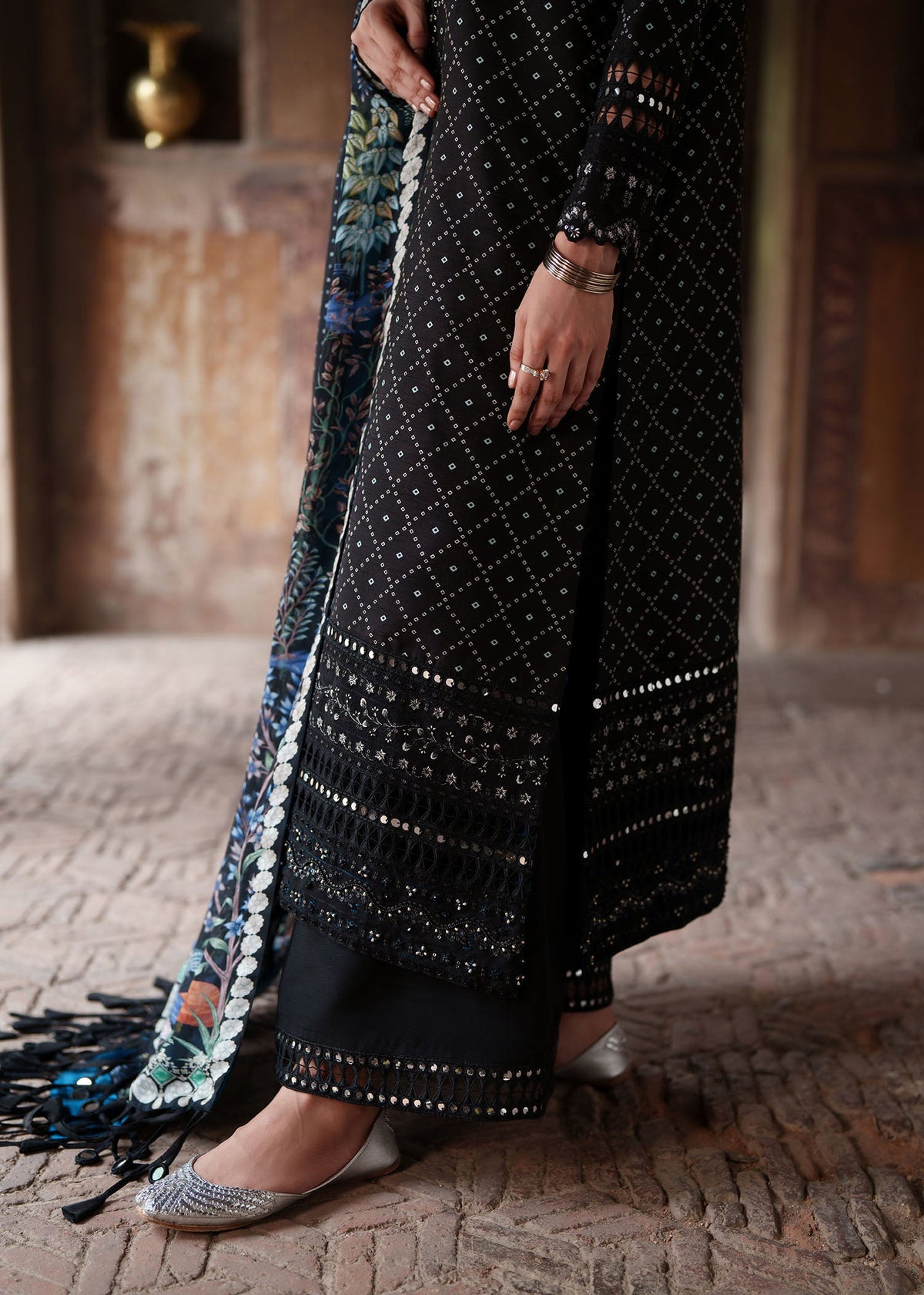 Sadaf Fawad Khan | Zeenat Formals-26 | Riwaz